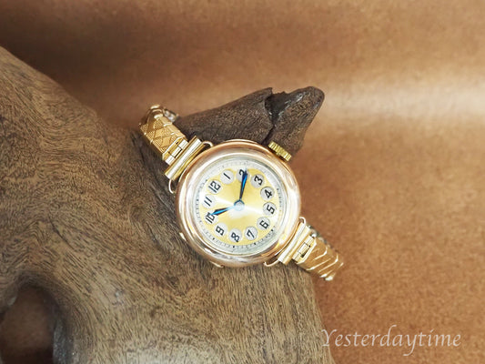 1920's Nelton Swiss Made 15 Jewel 9Kt Yellow Gold Ladies Wristwatch
