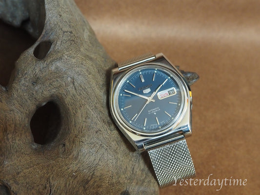 August 1971 Seiko Five 6119-8410 Japanese Made 21 Jewel Automatic Movement Stainless Steel Mens Wristwatch